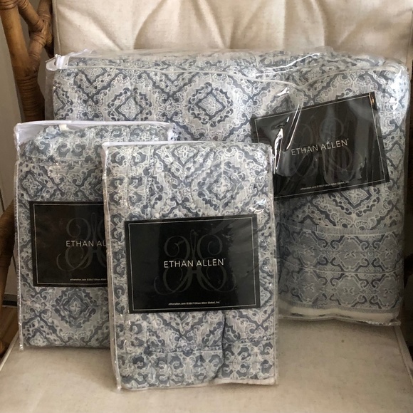 Ethan Allen Syndi Block Quilt & Shams NWT - Picture 2 of 2